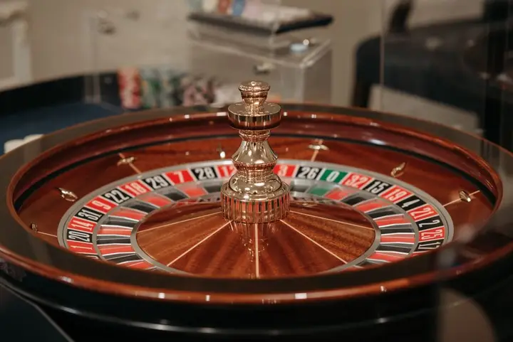 Kuidas mängida ruletti? Reeglid, panused ja strateegia